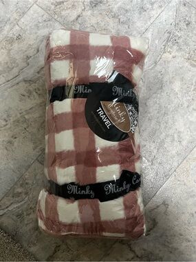 NWT Minky Couture Baby Buffalo Pink Blanket